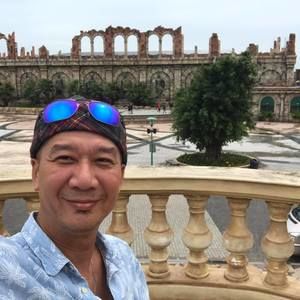 Meet your Posher, Khai trung